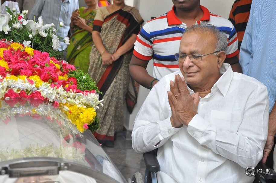 Celebs-Pay-Condolences-to-C-Narayana-Reddy